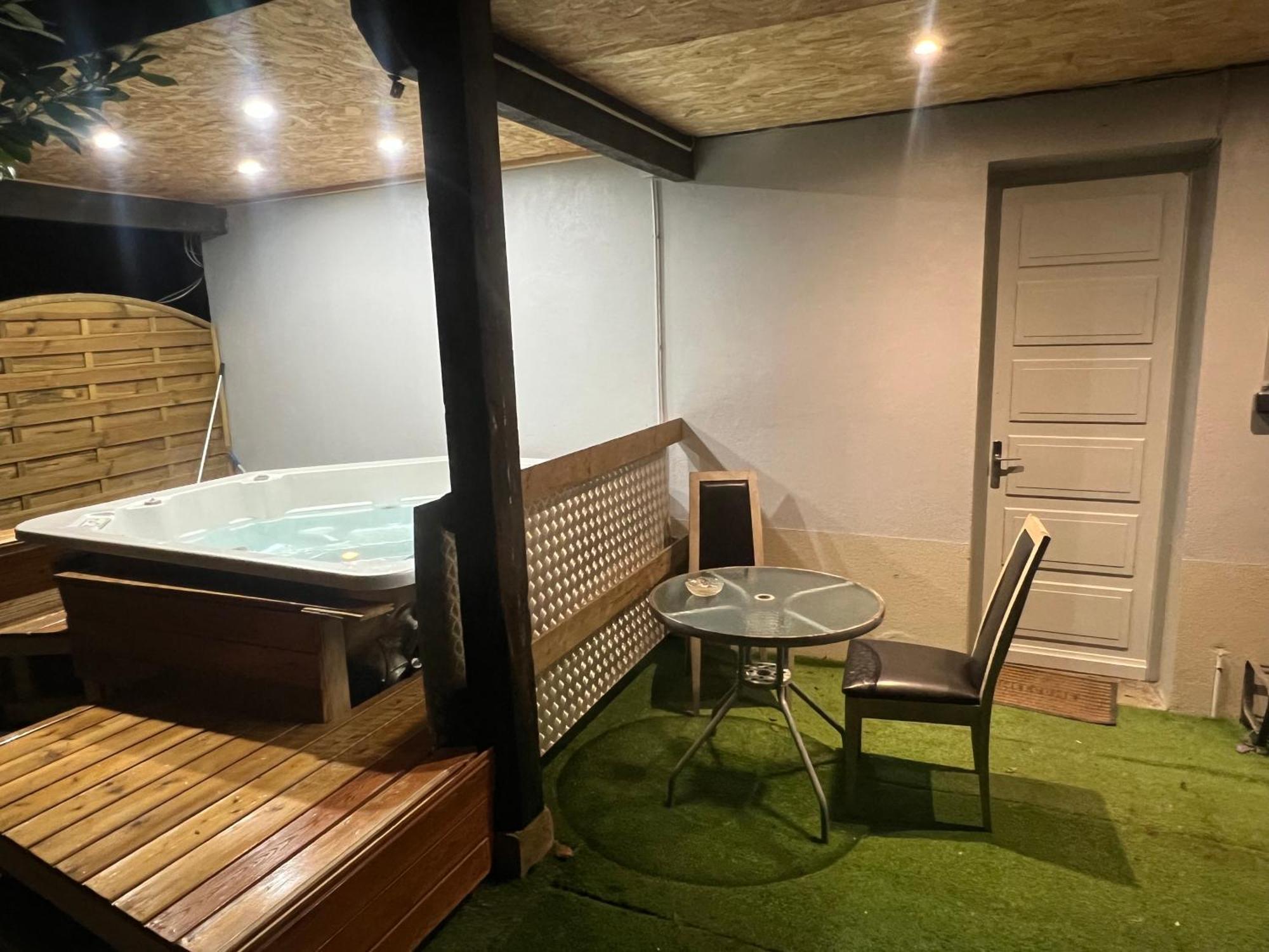 Le Gite Du Cavalier Au Coeur De La Foret/Jacuzzi Dole Buitenkant foto